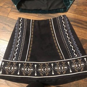Abercrombie & Fitch embroidered skirt size 0.